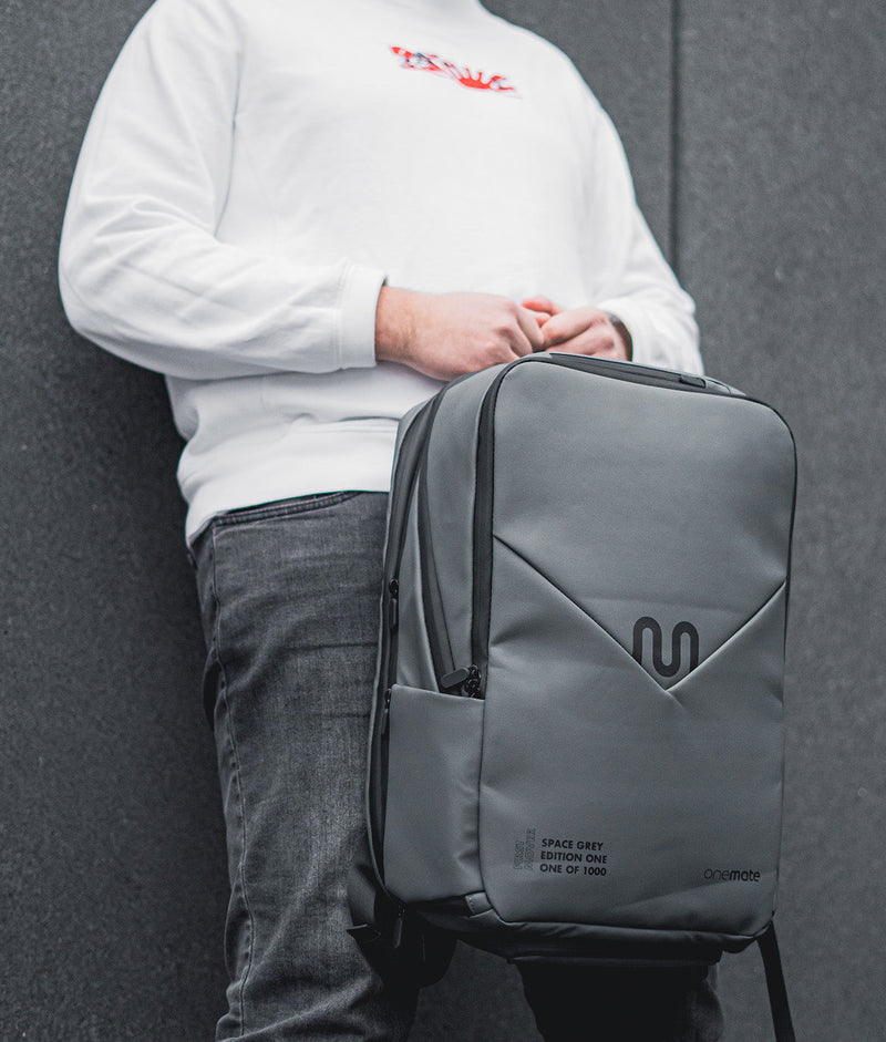 BackPack Pro - Mochila Estilosa e Espaçosa (+ Brinde Garrafa Térmica 1 Litro!)